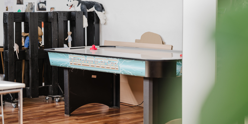 Airhockey i fællesrummet