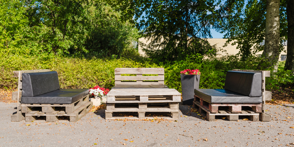 Terrasse med pallemøbler